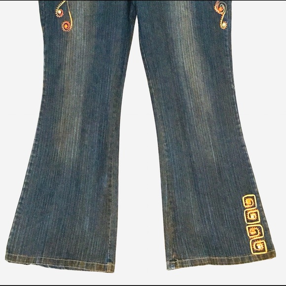 Style Women Multicolor Embellished Flare Leg Jeans - Picture 5 of 8